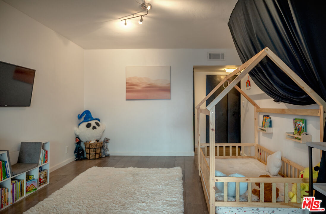 7259 Hillside Ave Unit: 202