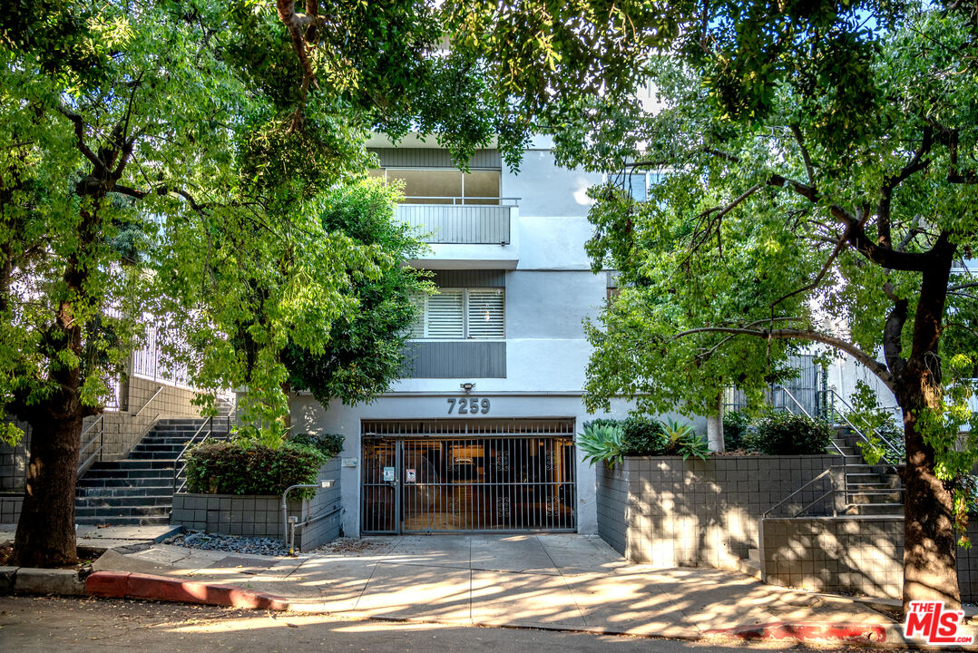 7259 Hillside Ave Unit: 202
