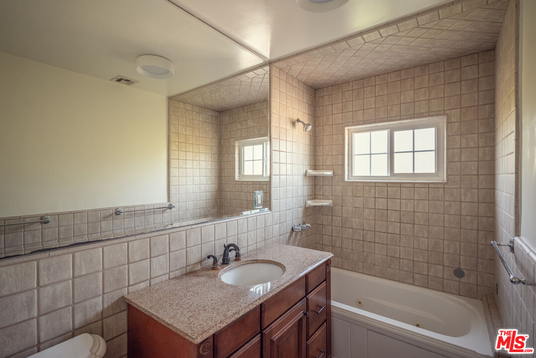 4141 Verdugo View Dr