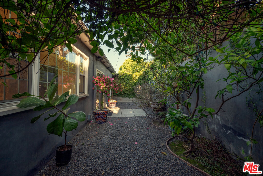 4141 Verdugo View Dr