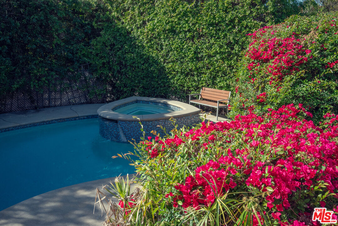 4141 Verdugo View Dr