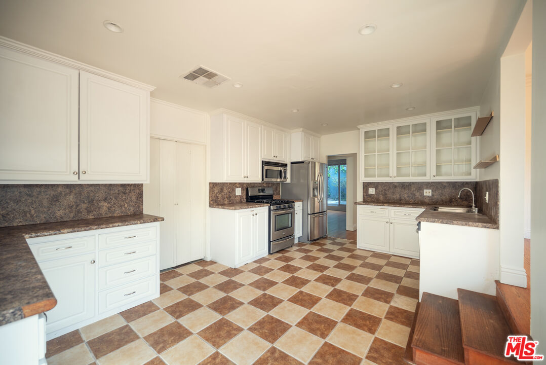 4141 Verdugo View Dr