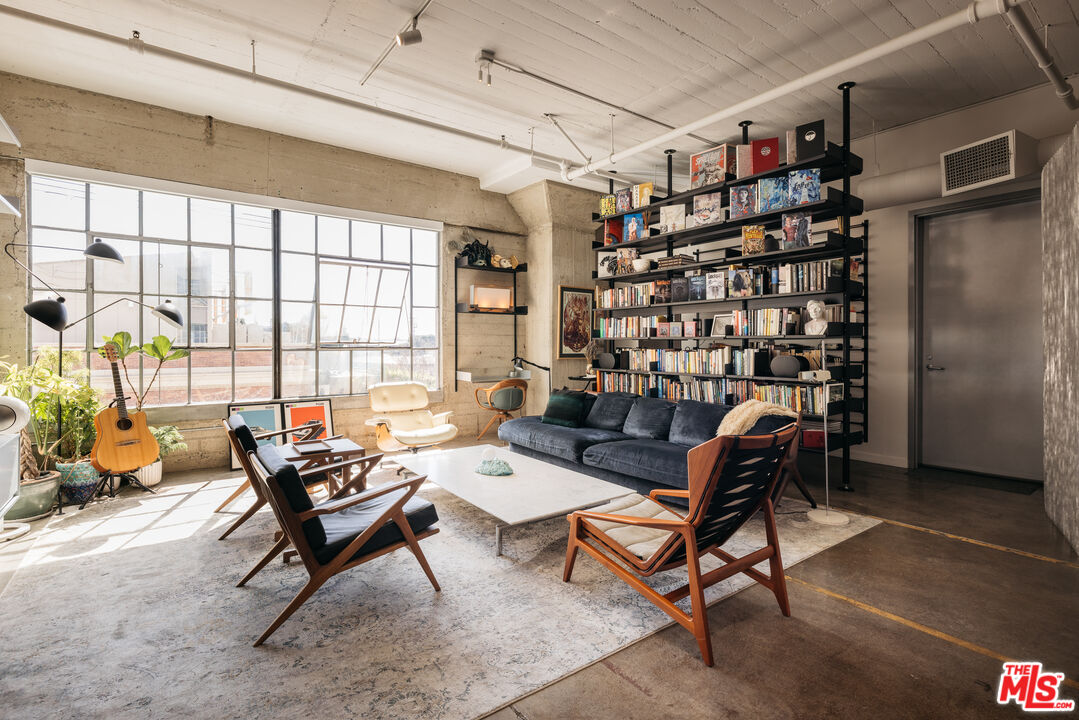 1855 Industrial St Unit: 307