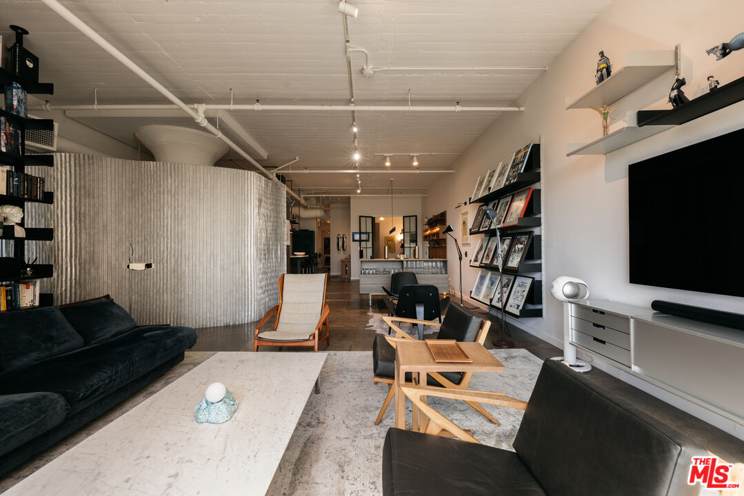 1855 Industrial St Unit: 307