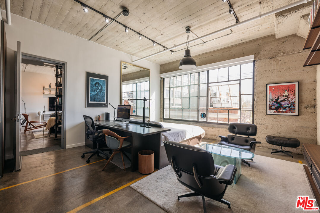 1855 Industrial St Unit: 307