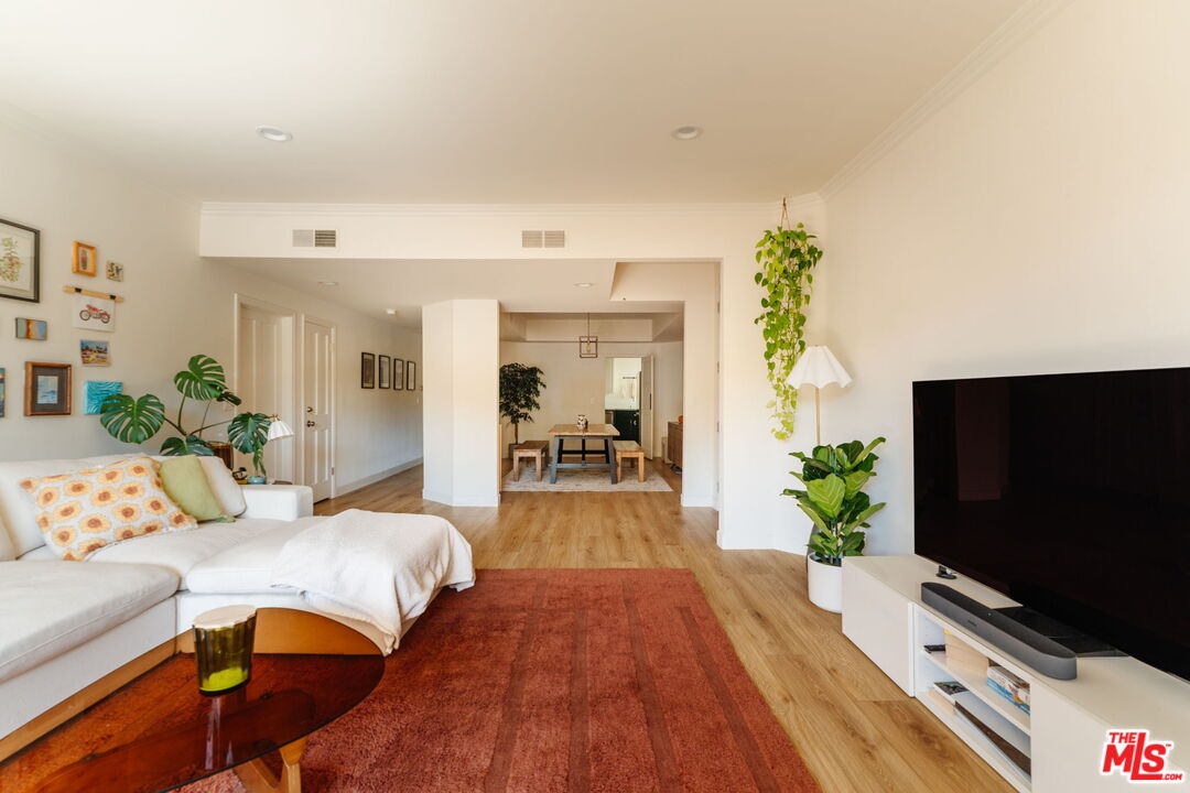 10336 Almayo Ave Unit: 203