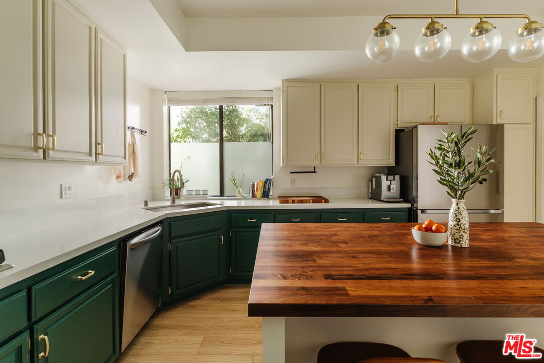 10336 Almayo Ave Unit: 203