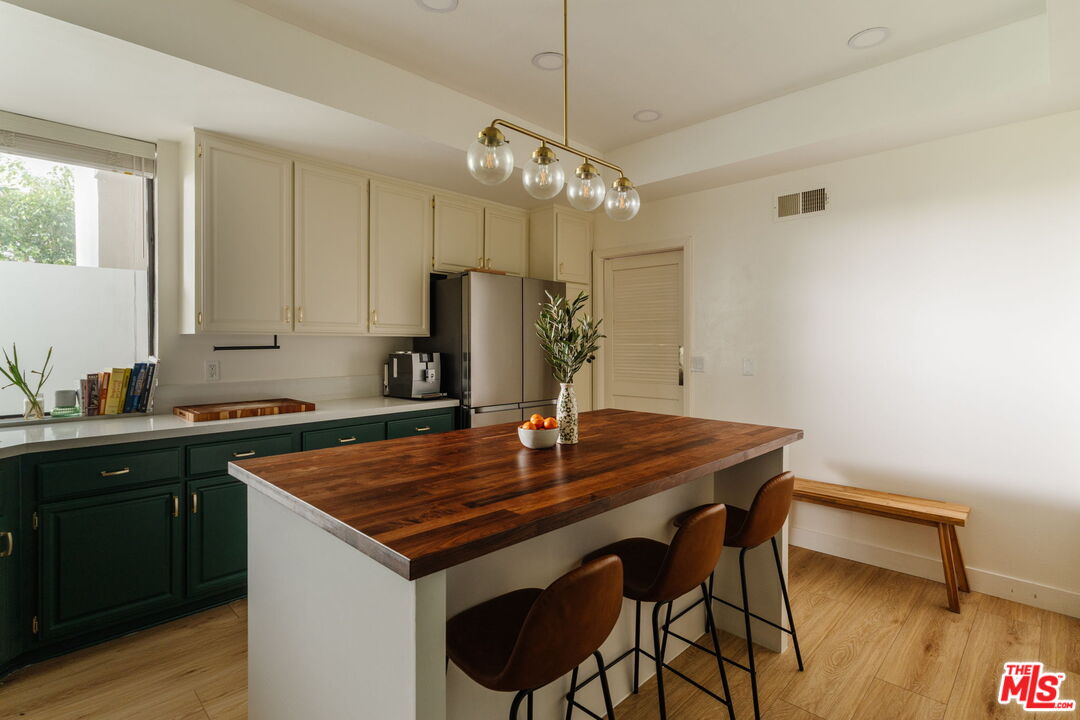 10336 Almayo Ave Unit: 203