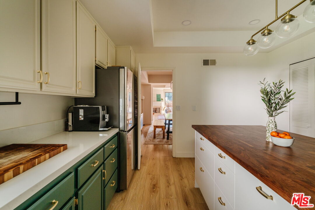 10336 Almayo Ave Unit: 203