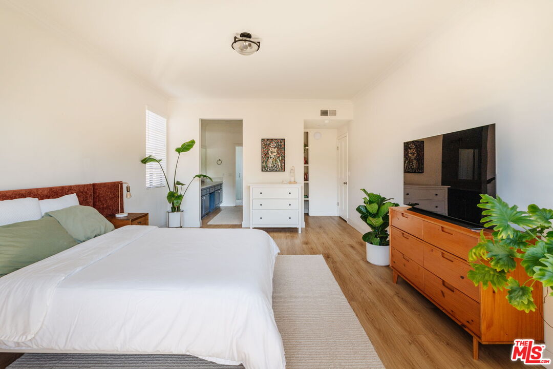 10336 Almayo Ave Unit: 203