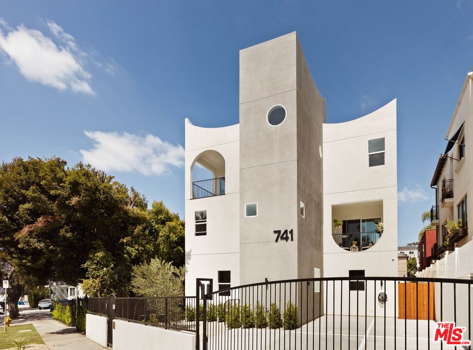 741 N Silver Lake Blvd
