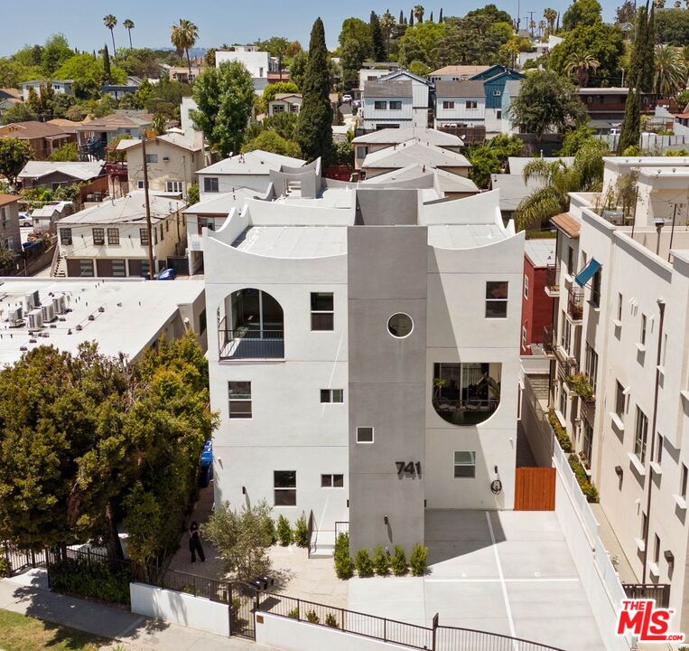 741 N Silver Lake Blvd