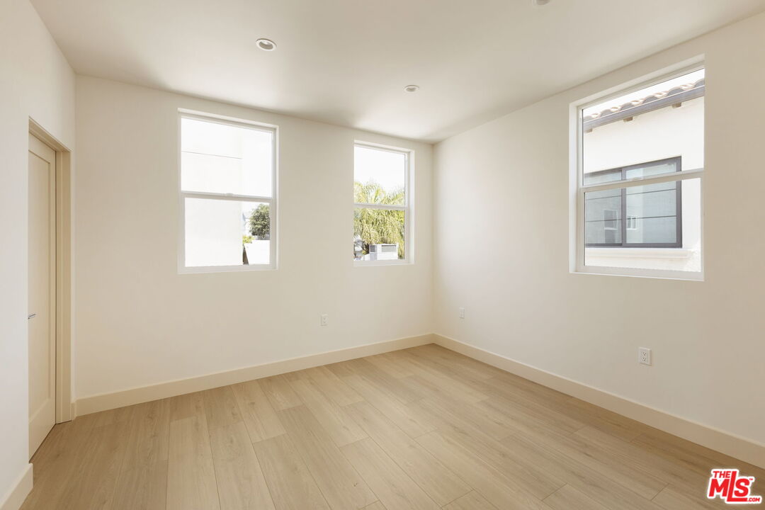 741 N Silver Lake Blvd