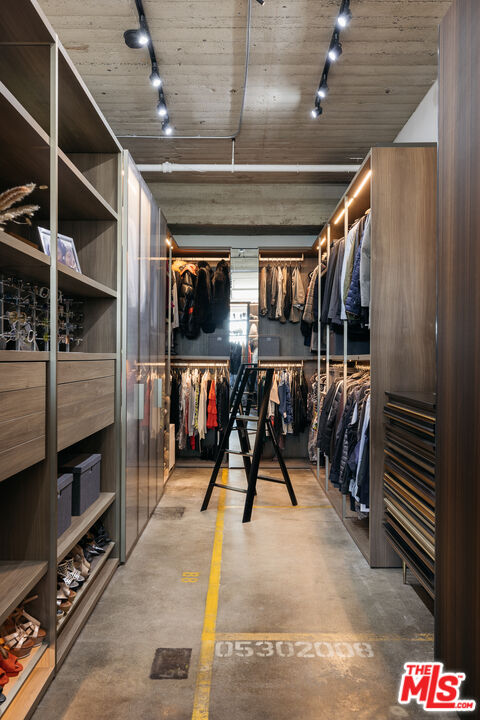 1855 Industrial St Unit: 307