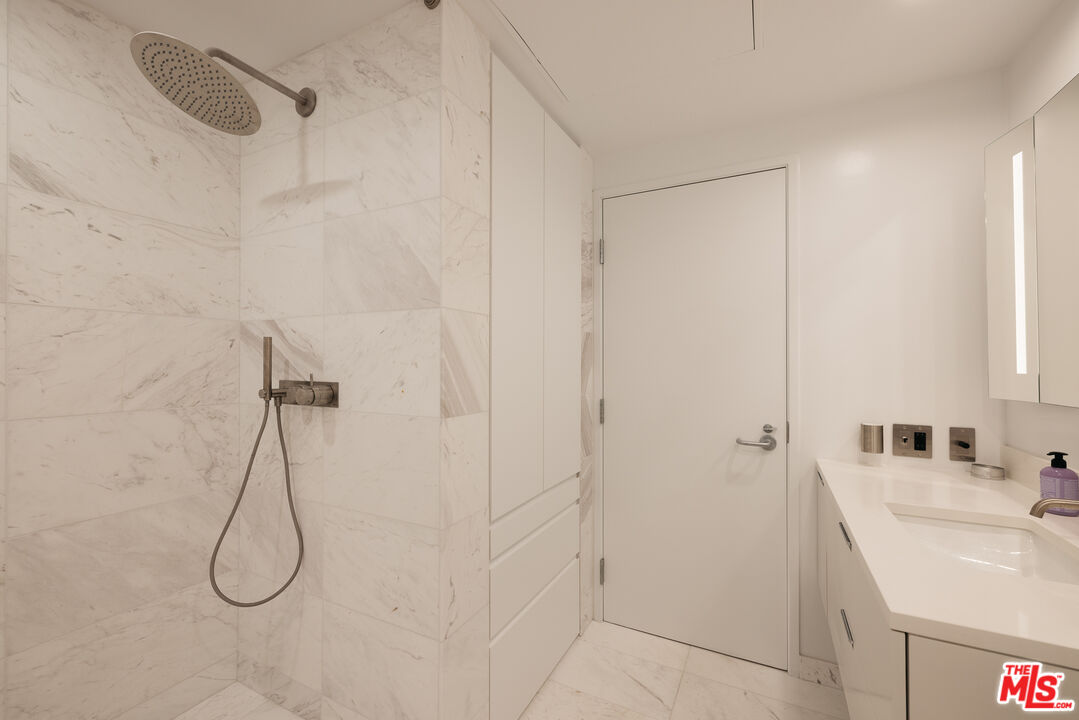 1855 Industrial St Unit: 307
