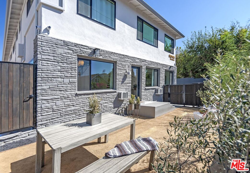 1964 Vista Del Mar St