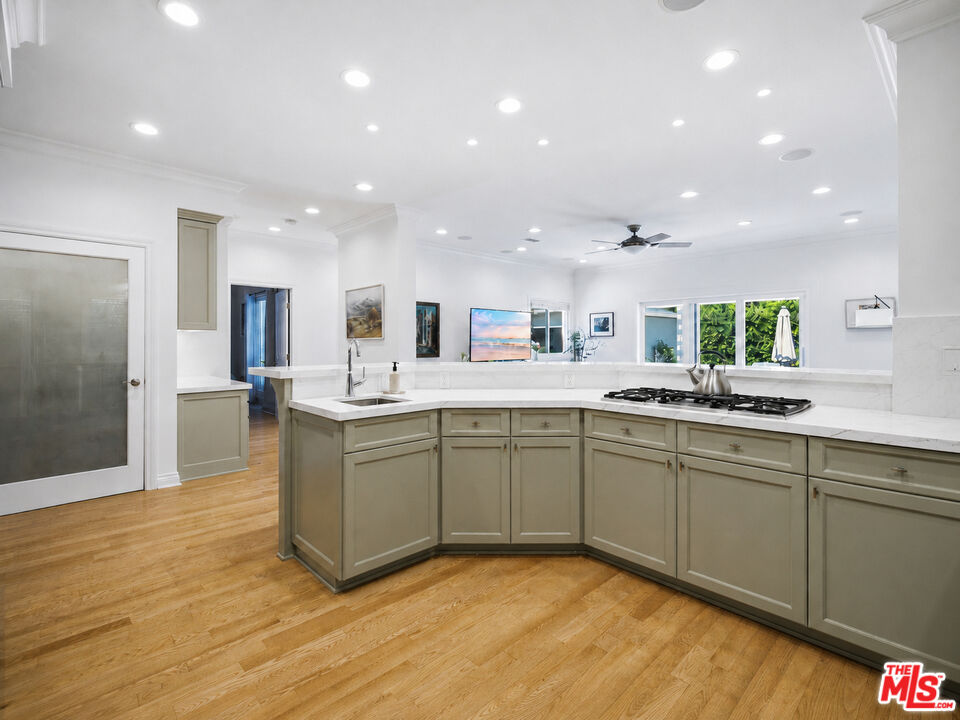 4309 Kraft Ave