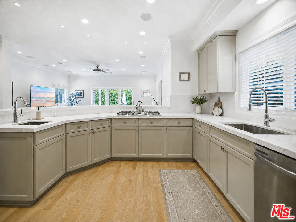 4309 Kraft Ave