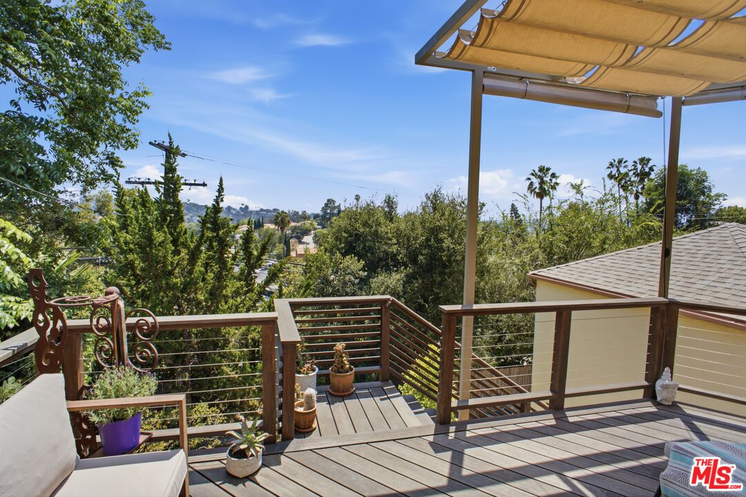 1232 Rock View St