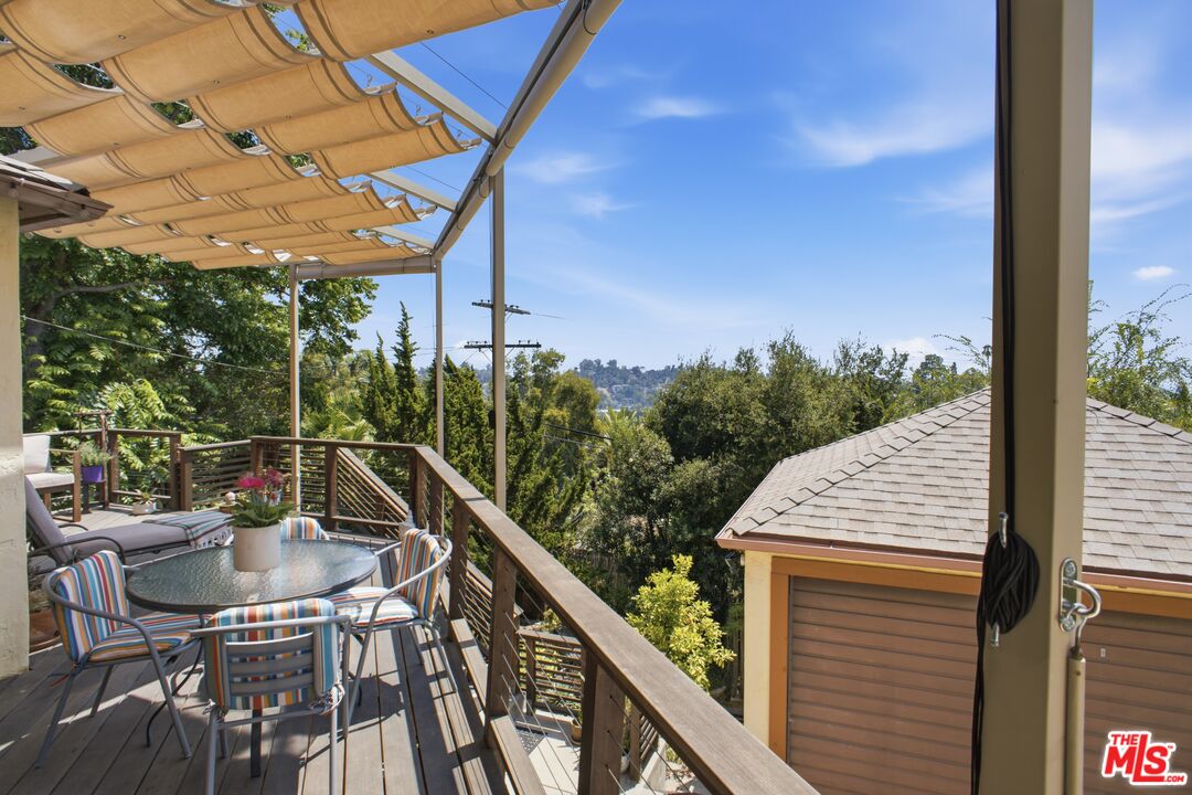 1232 Rock View St