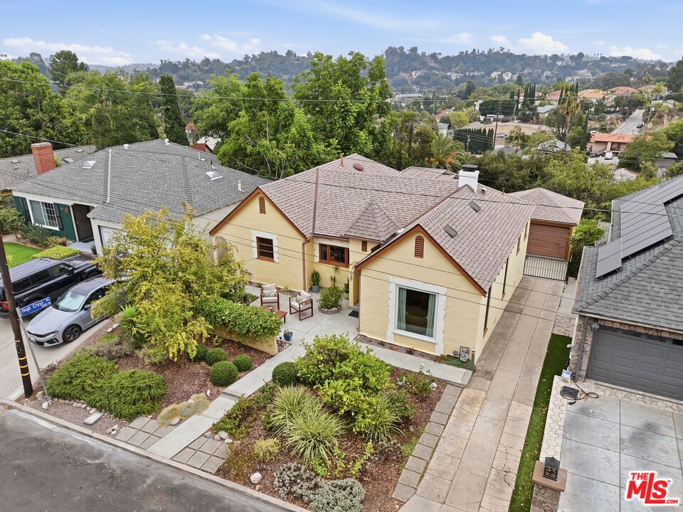 1232 Rock View St
