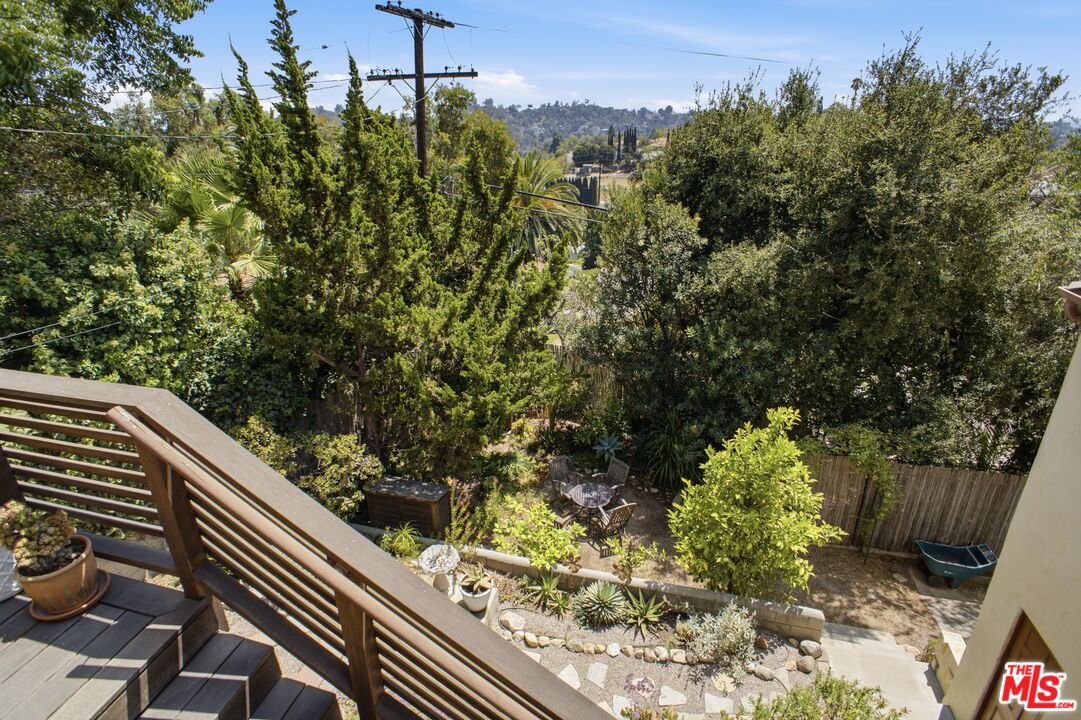 1232 Rock View St
