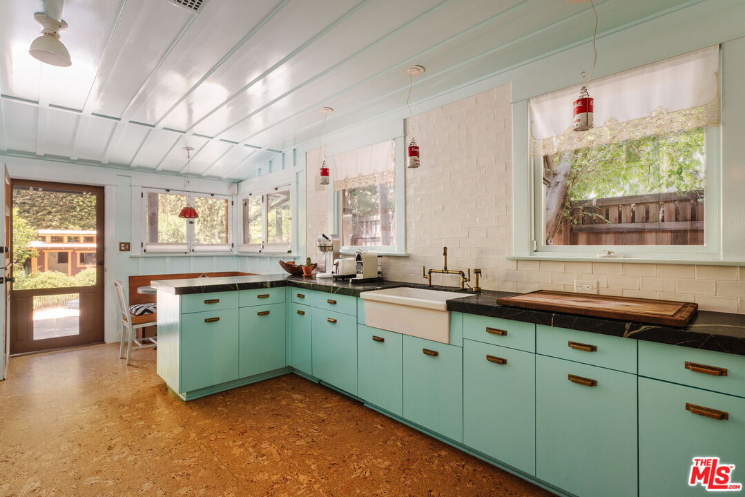 1951 Canyon Dr