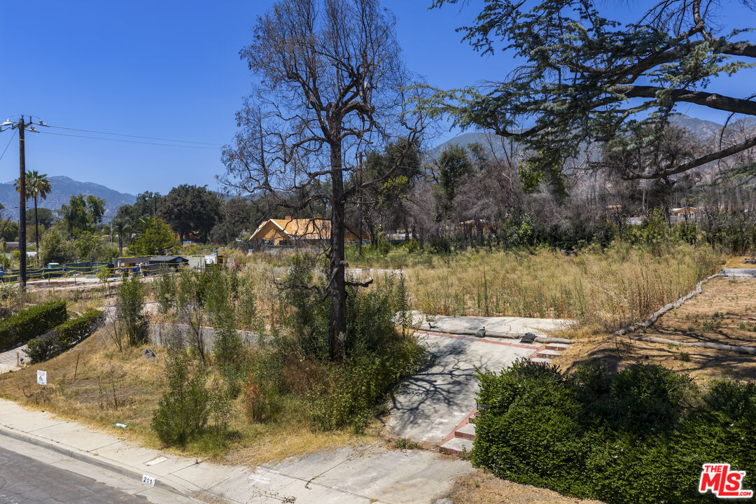 211 E Mendocino St