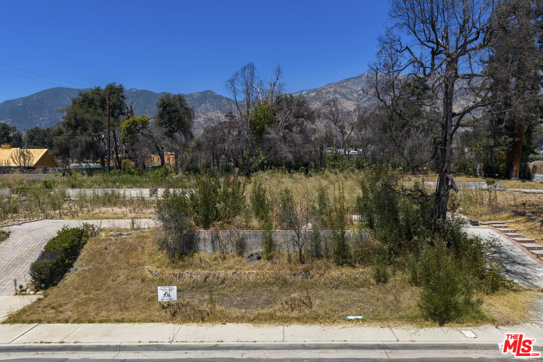 211 E Mendocino St