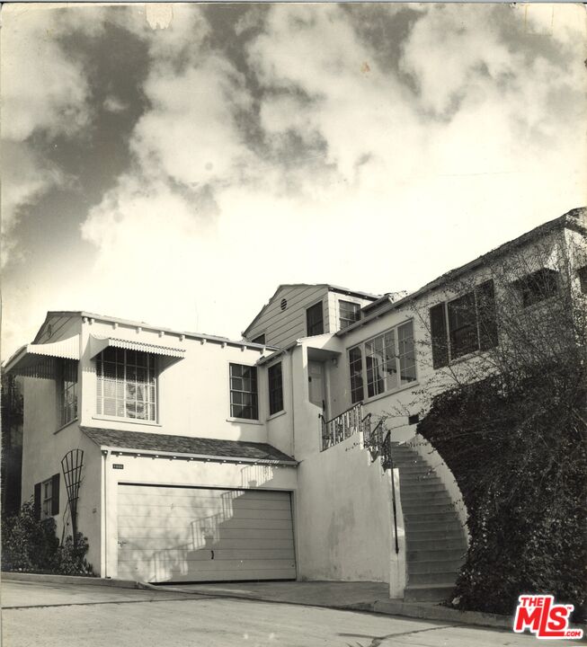 1990 Lucile Ave