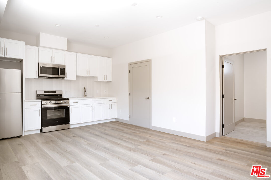 2223 Clifford St Unit: 104