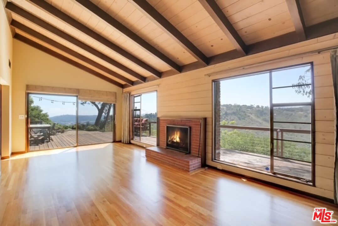 112 Crestview Ln