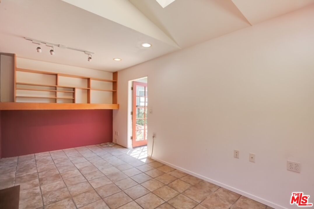 112 Crestview Ln
