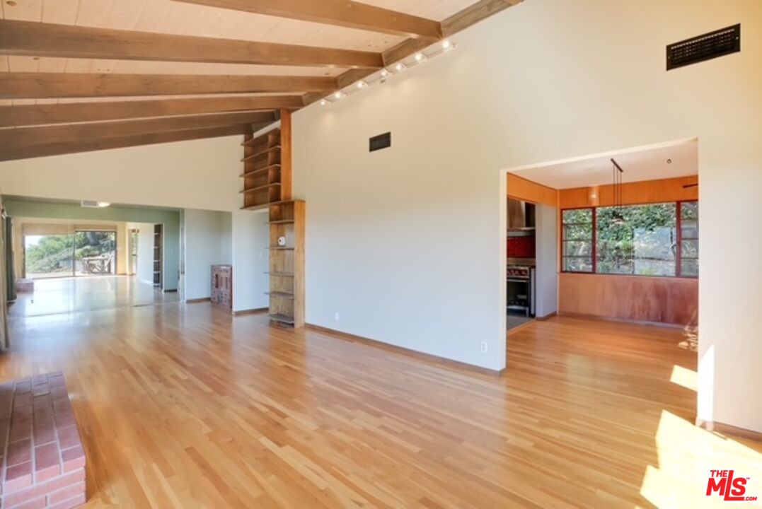 112 Crestview Ln