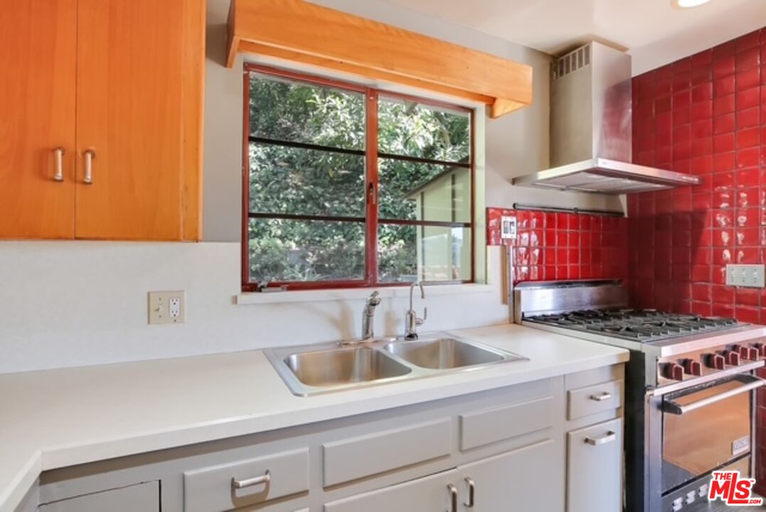 112 Crestview Ln