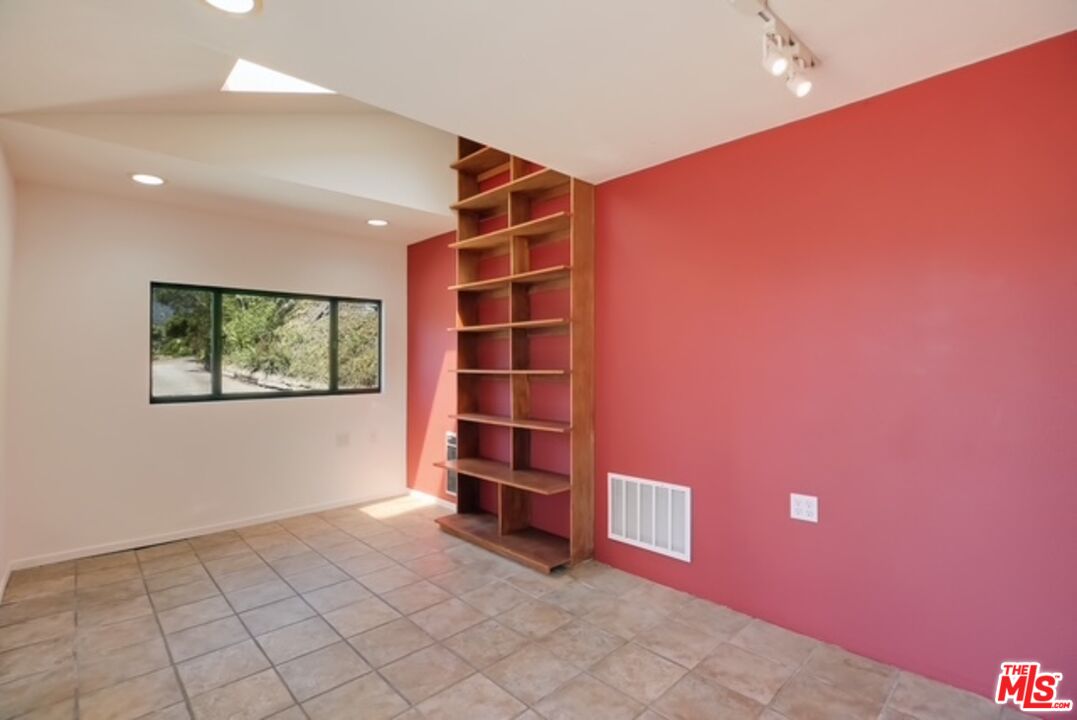 112 Crestview Ln