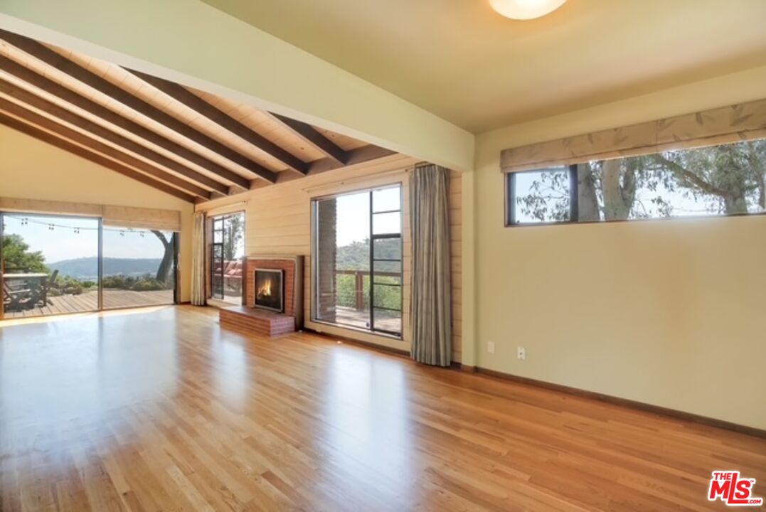 112 Crestview Ln