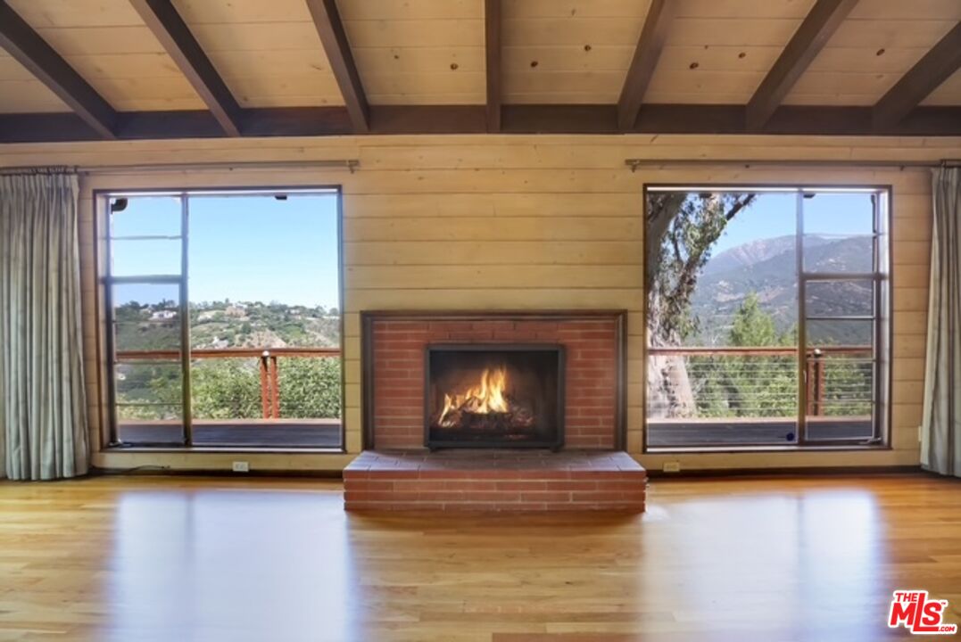 112 Crestview Ln