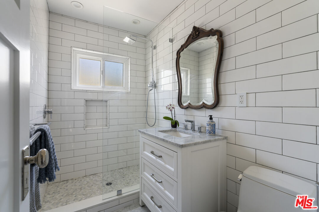 1929 Tamarind Ave Unit: 8