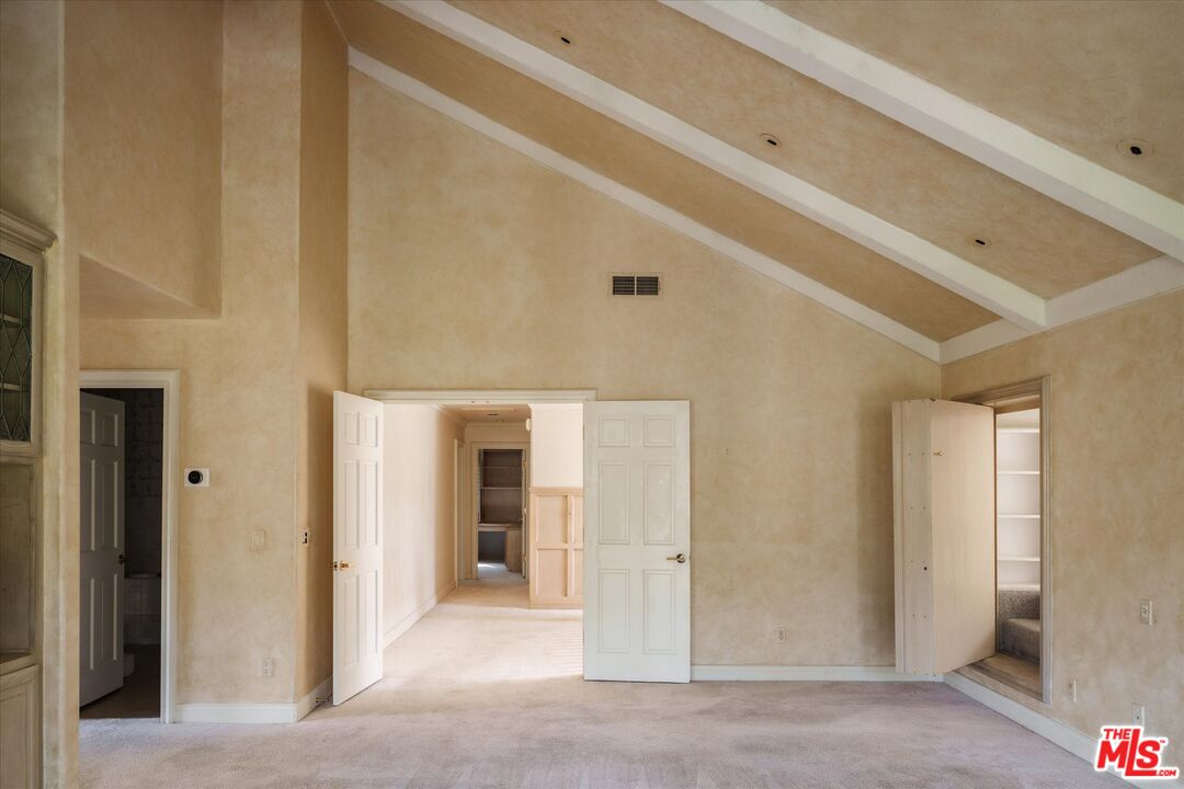2573 Benedict Canyon Dr