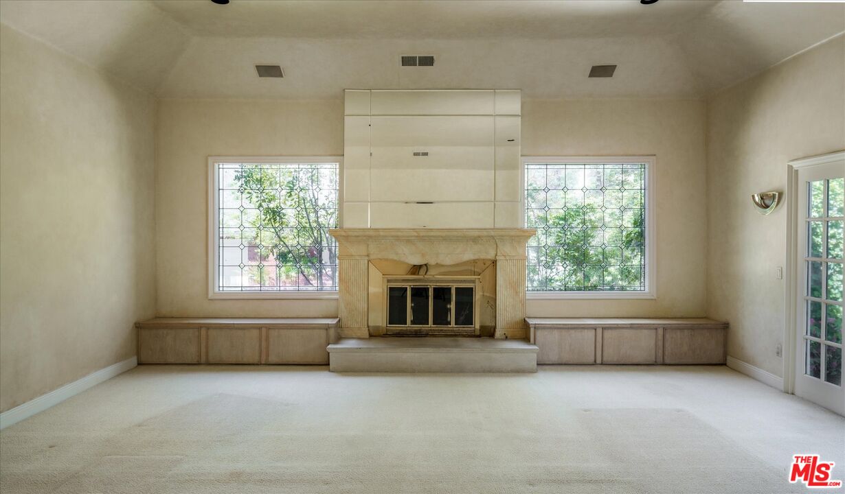 2573 Benedict Canyon Dr