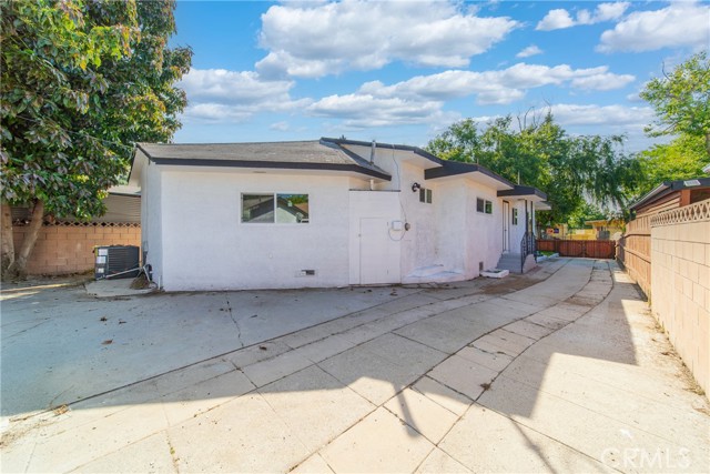 2250 Dorris Pl