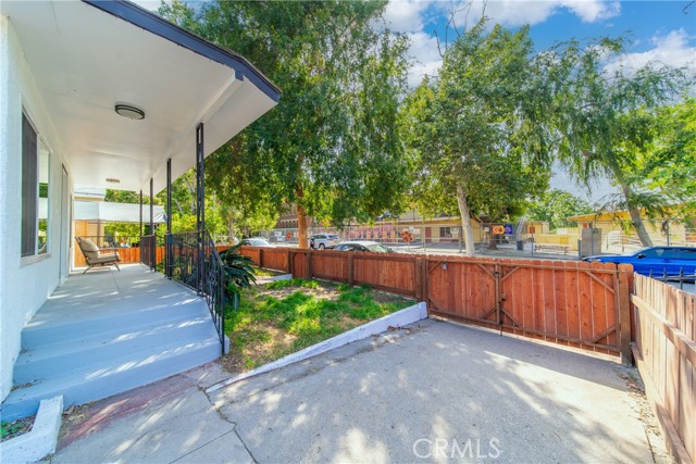2250 Dorris Pl