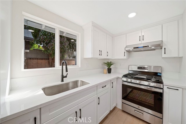 2250 Dorris Pl