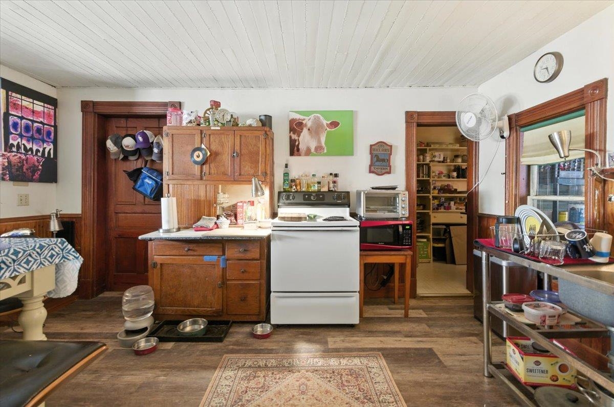 1433 N 116 Road Unit: B