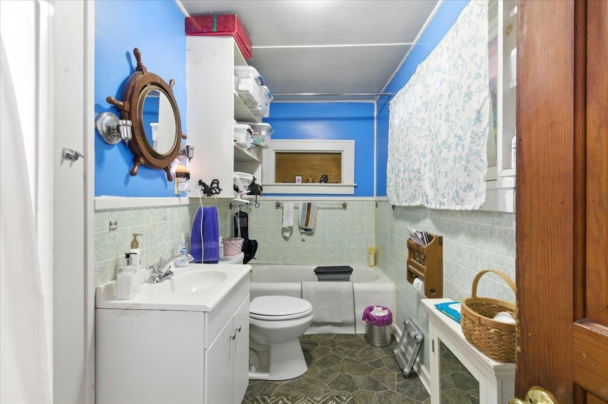 1433 N 116 Road Unit: B