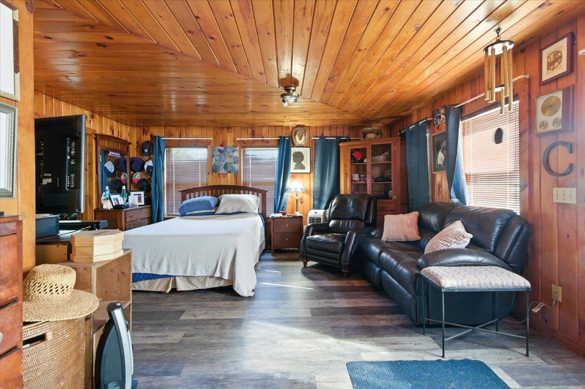 1433 N 116 Road Unit: B