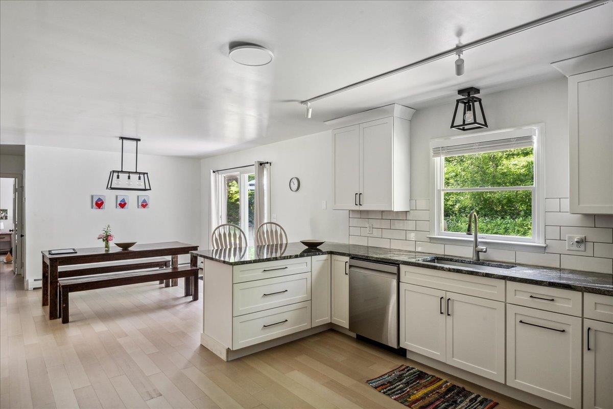 7 Grassy Brook Road