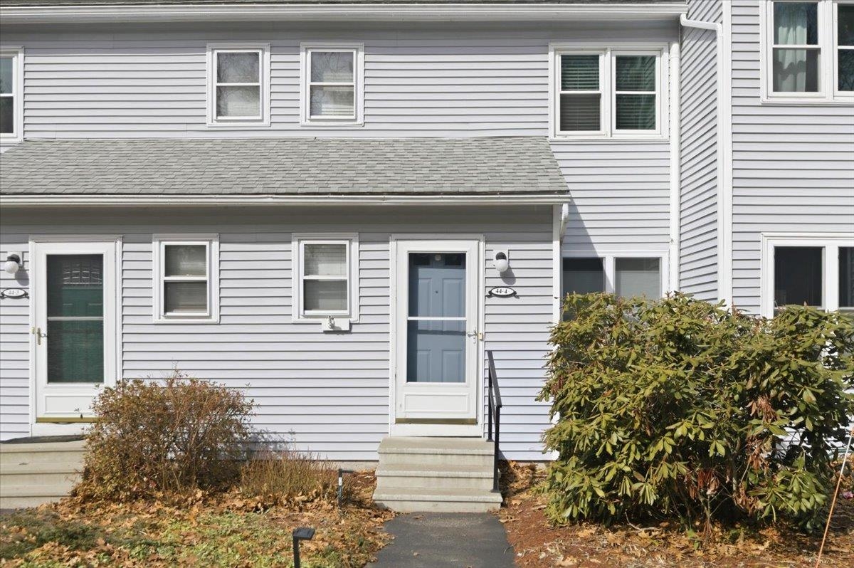 44 Commonwealth Drive Unit: 4