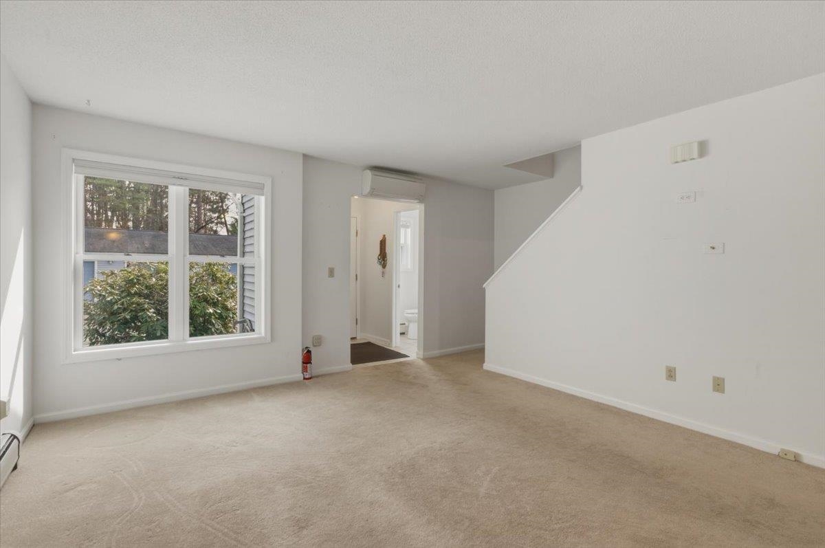44 Commonwealth Drive Unit: 4